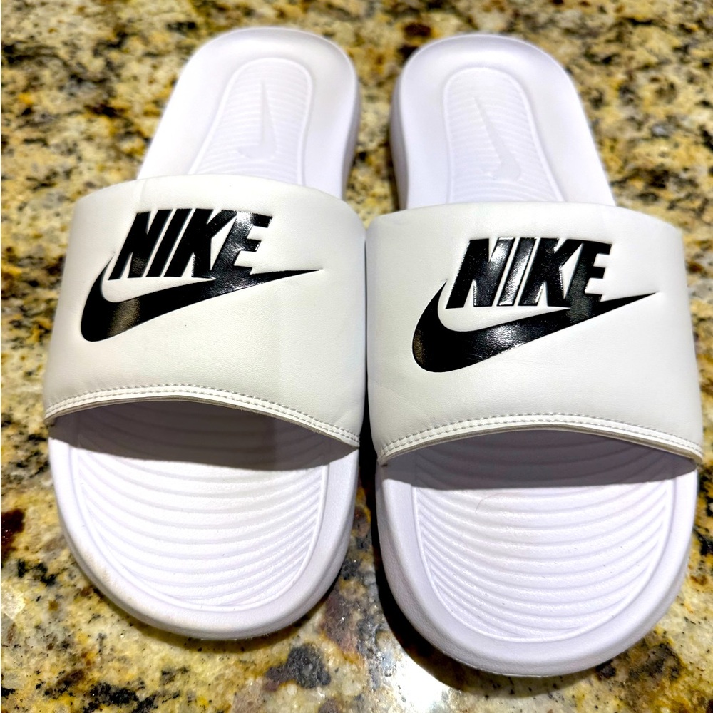 Nike women’s slides